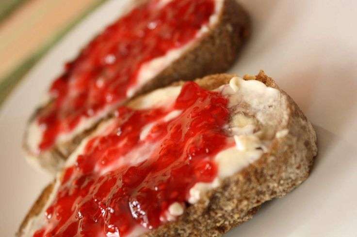TARTINES BEURRE CONFITURE